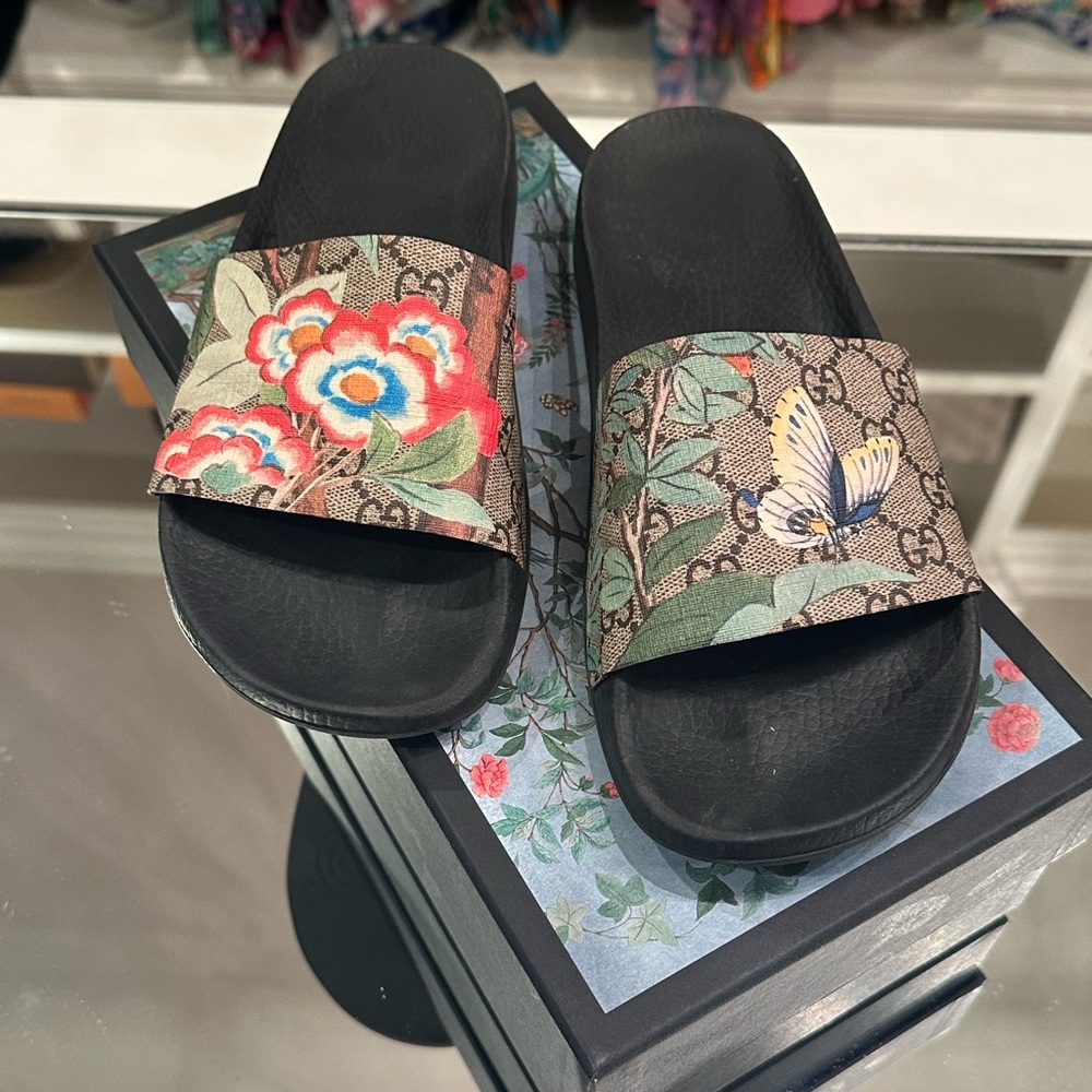 Gucci GG Supreme Tian slides with original box sz 39